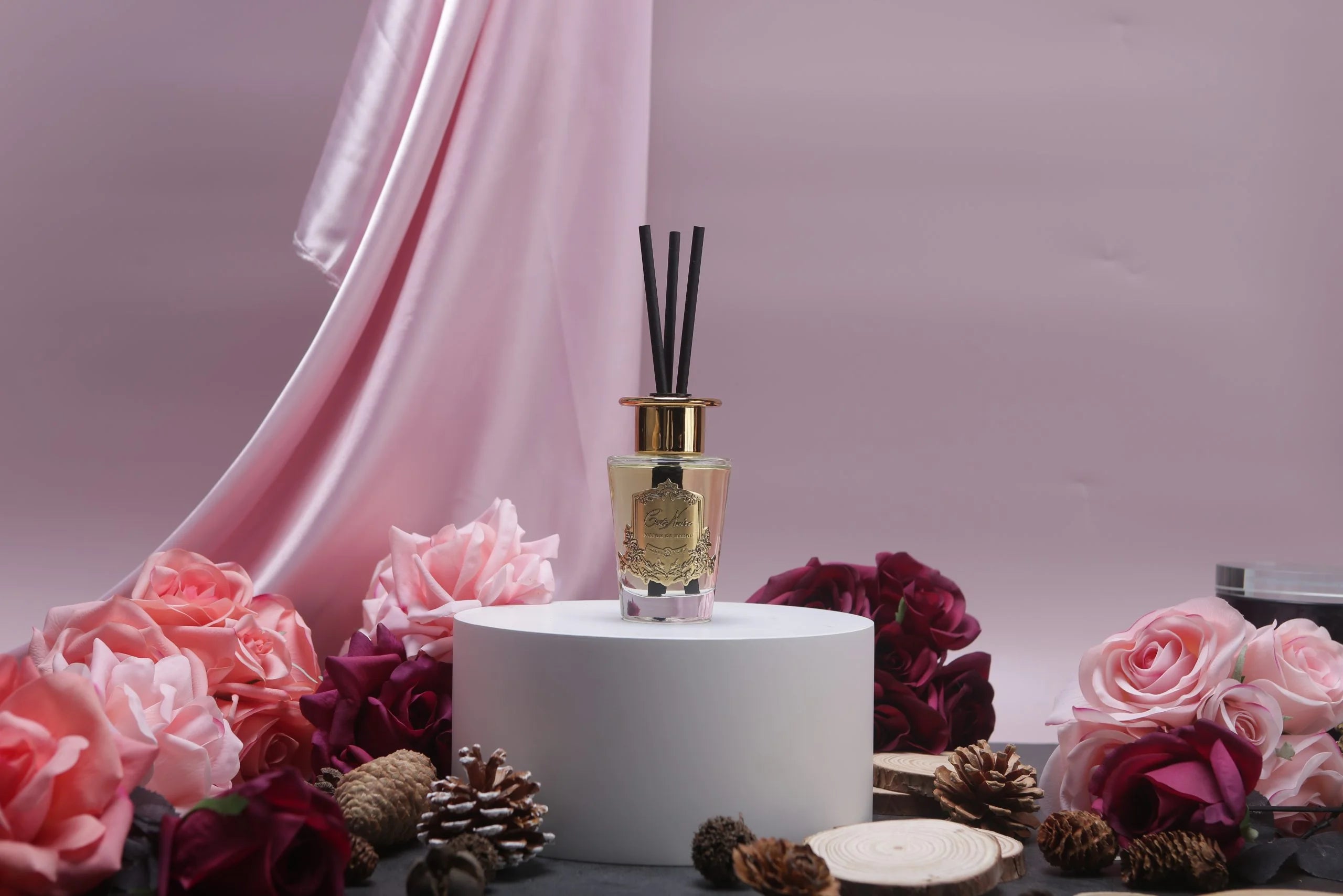 موزّع عطر فاخر Rose Oud - (Côte Noire)