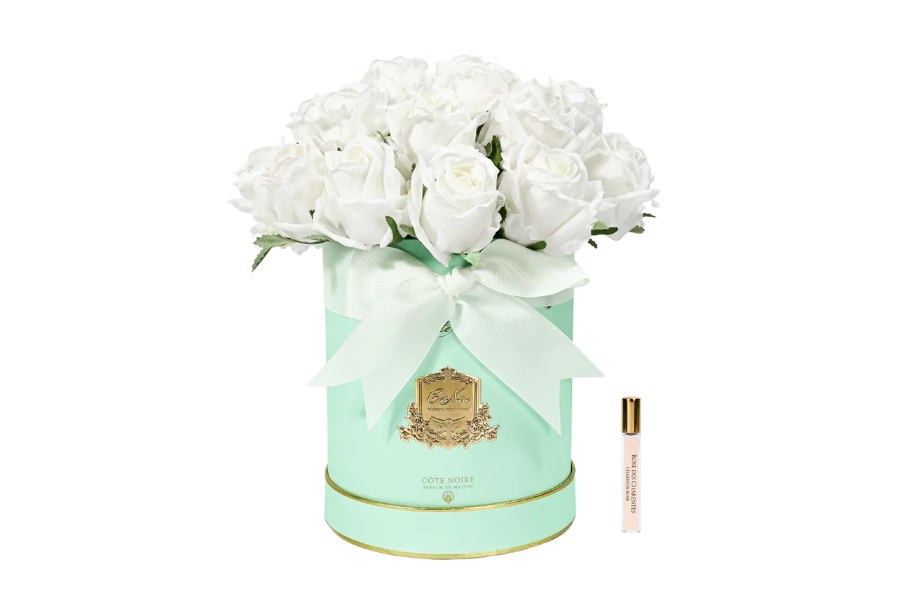 باقة ورد أبيض في صندوق