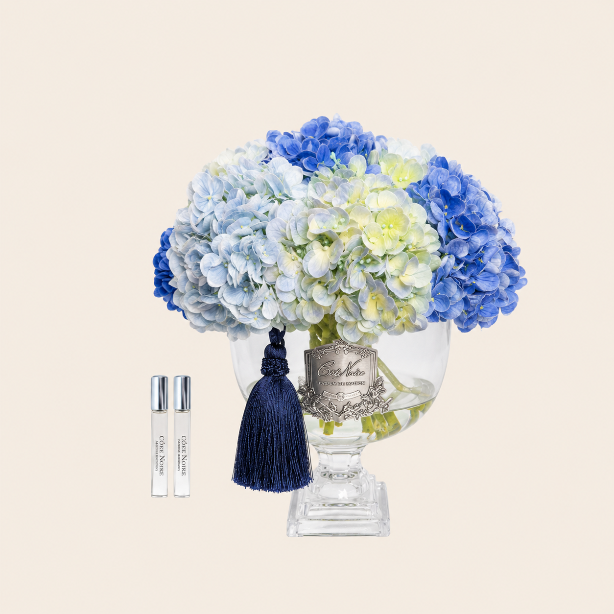 موزع عطر فاخر مع زهور Hydrangea الزرقاء في مزهرية كريستال