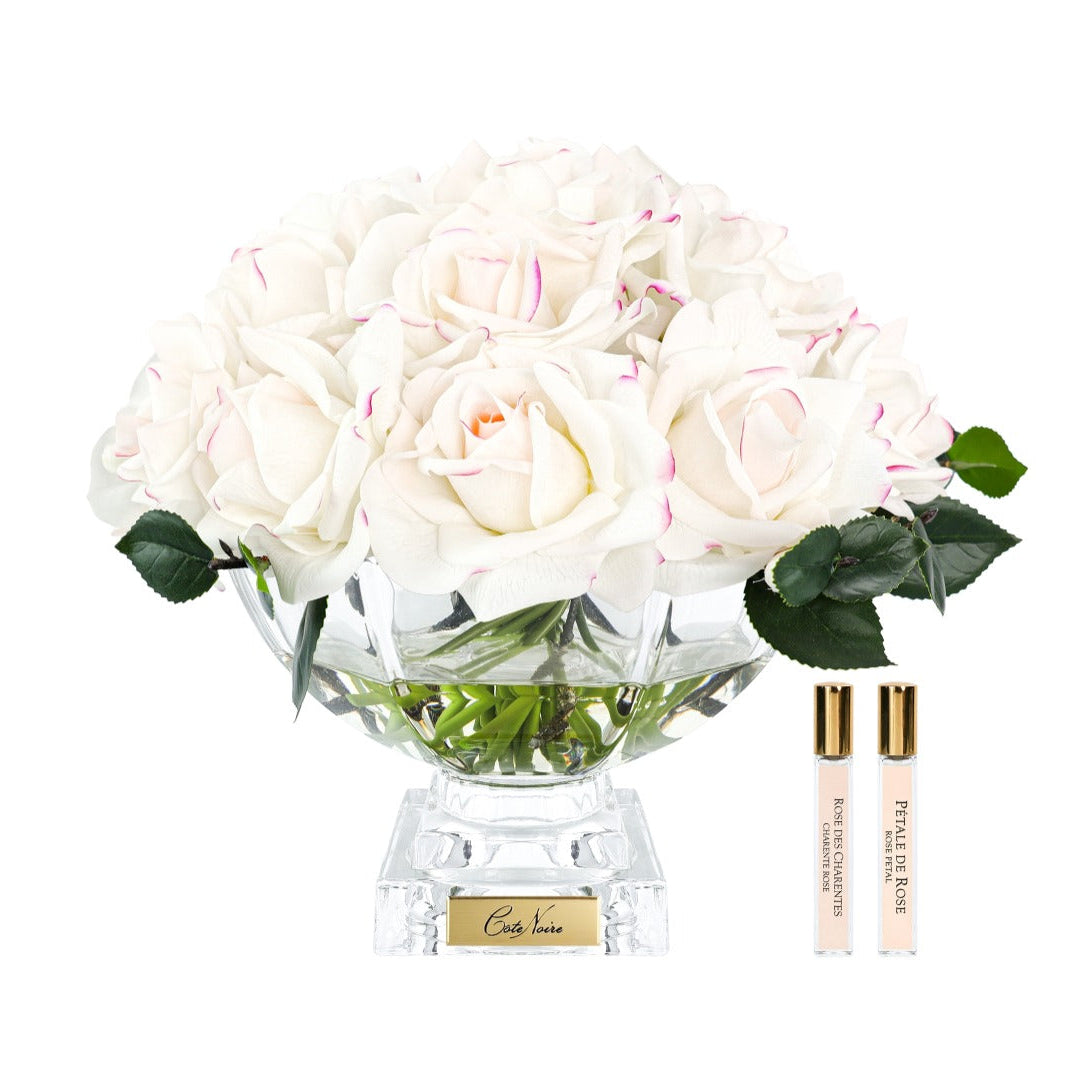 موزع عطر فاخر مع باقة ورود بيضاء Blush ولمسات ذهبية